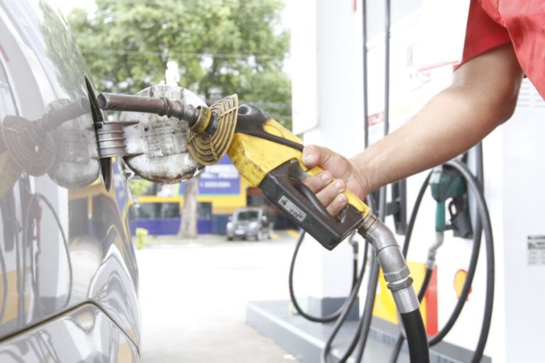 Redução de preços só em alguns postos de gasolina