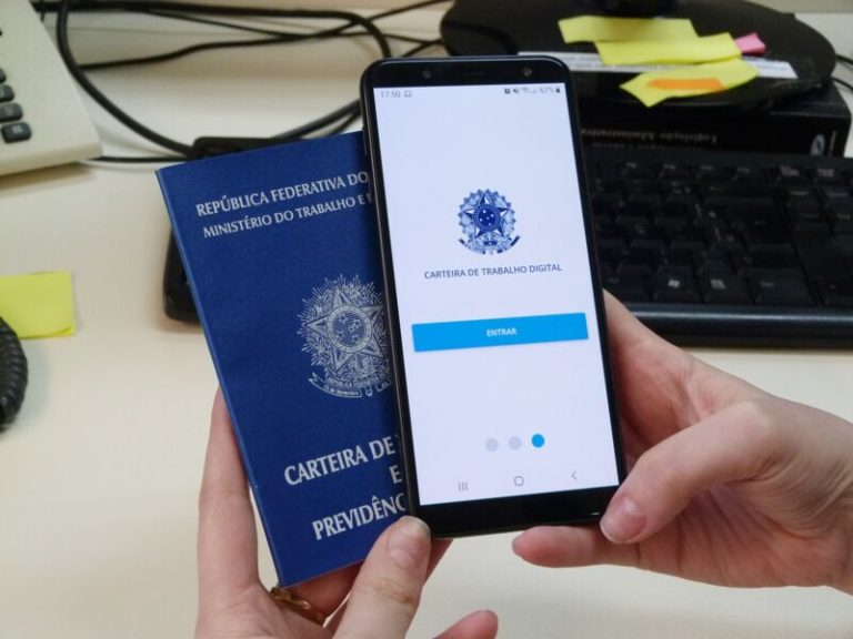 Obrigação de emitir carteira de trabalho a adolescentes