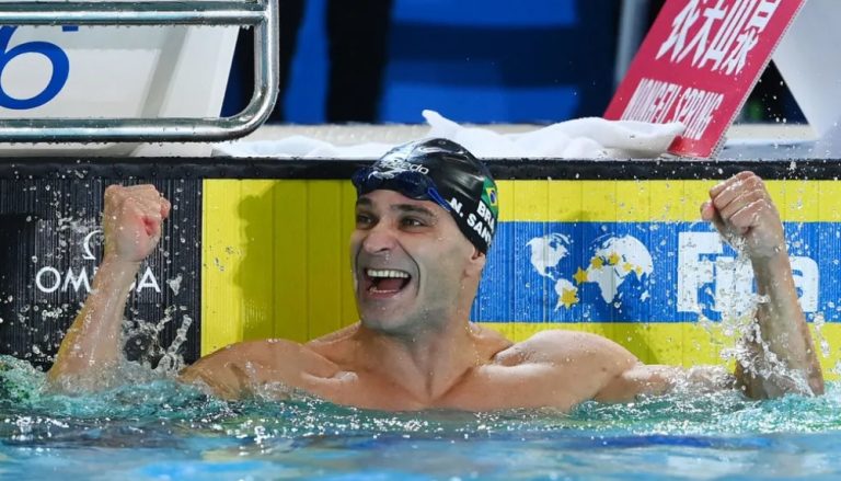 Nadador Nicholas Santos conquista ouro no Mundial e anuncia aposentadoria