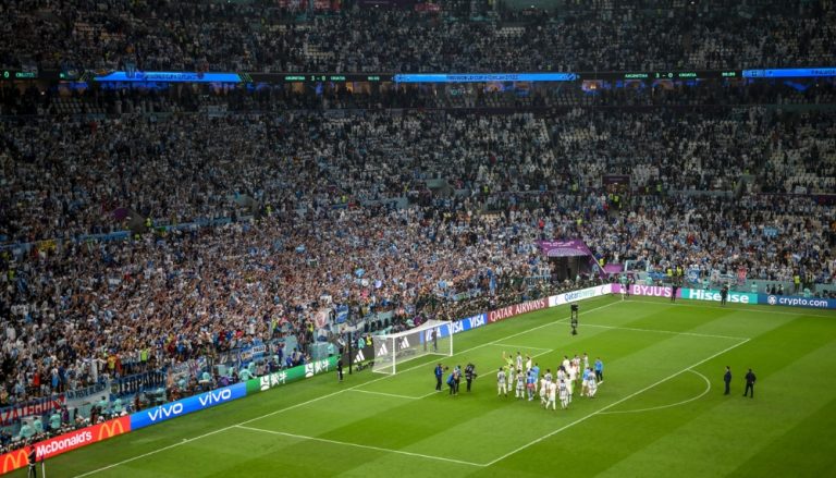 Argentinos destroem cadeiras em estádio da Copa no Catar