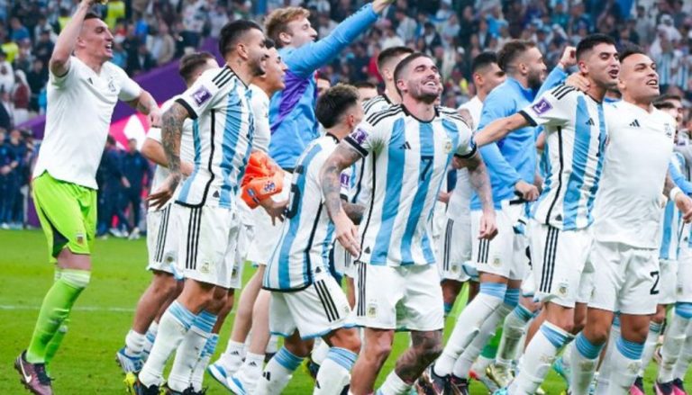 Nova canção da torcida argentina menciona Malvinas e Maradona