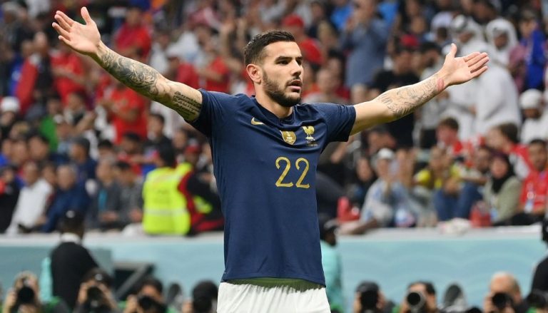 Lateral francês alfineta Messi antes de final da Copa: “Não nos assusta”