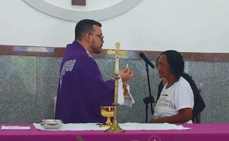 Aos 86 anos, idosa do ES realiza sonho de fazer a primeira comunhão