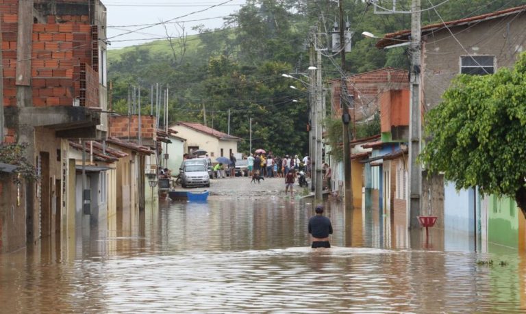 Chuvas deixam 91 cidades de MG em estado de emergência