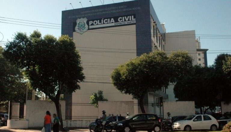 Motorista morre após colidir contra parede em avenida de Vila Velha