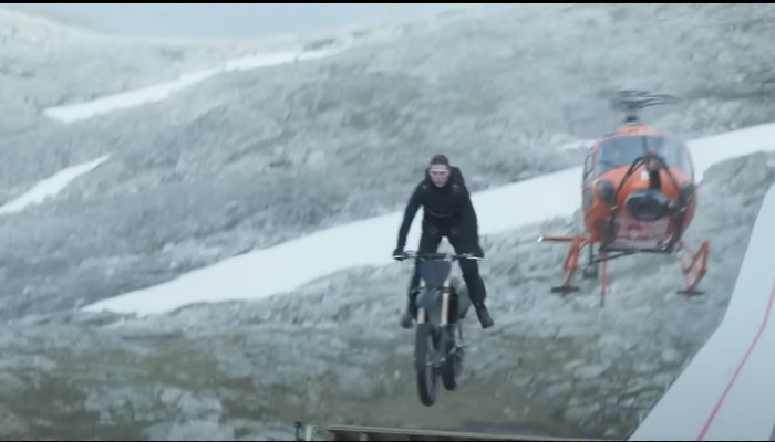 Tom Cruise salta de penhasco em “Missão Impossível 7”. Veja vídeo!