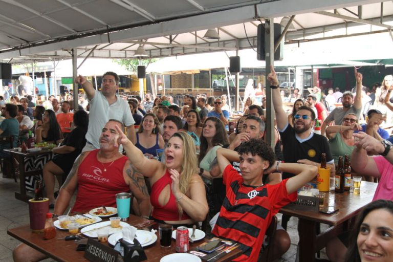 Capixabas festejam tri mundial da Argentina
