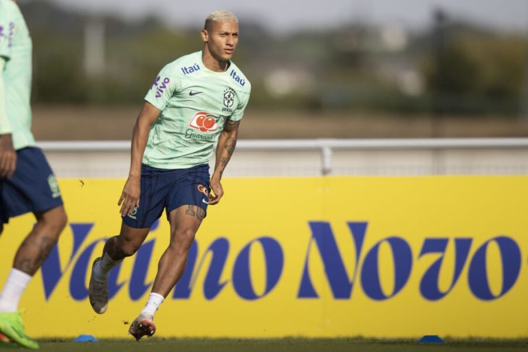 “Minha cidade e meu estado estão debaixo d’água”, lamenta Richarlison