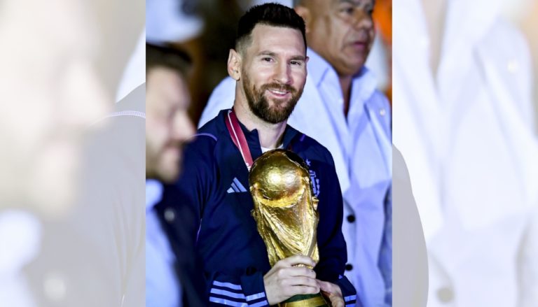 Messi publica foto dormindo ao lado da taça da Copa do Mundo. Confira