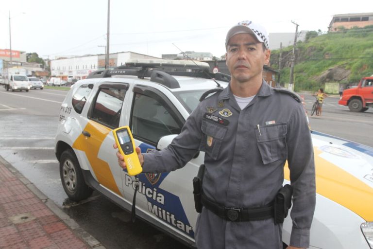 Mais de mil motoristas flagrados em blitz do bafômetro