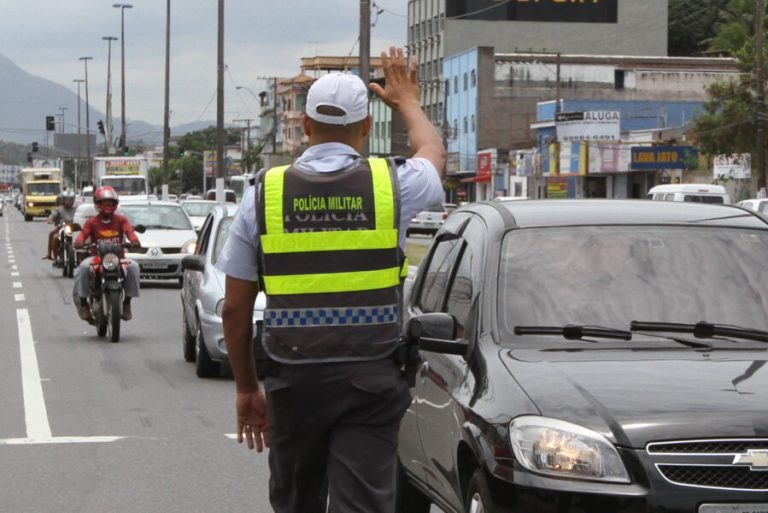 Três mil motoristas se recusaram a fazer o teste do bafômetro e foram multados