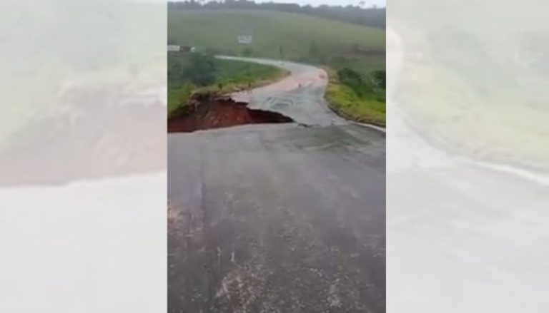 Chuva provoca crateras e rodovias no Sul da Bahia são totalmente fechadas