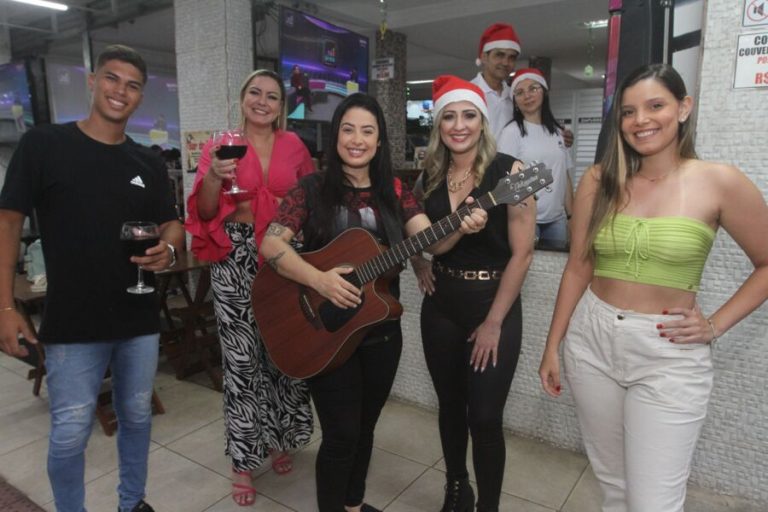 Festas nos bares em clima de Natal
