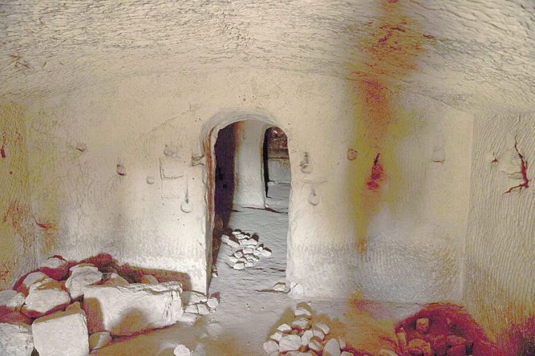 Israel divulga fotos de túmulo da “parteira de Jesus”