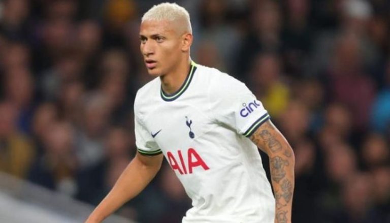 Técnico anuncia afastamento de Richarlison após lesão: “três a quatro semanas”
