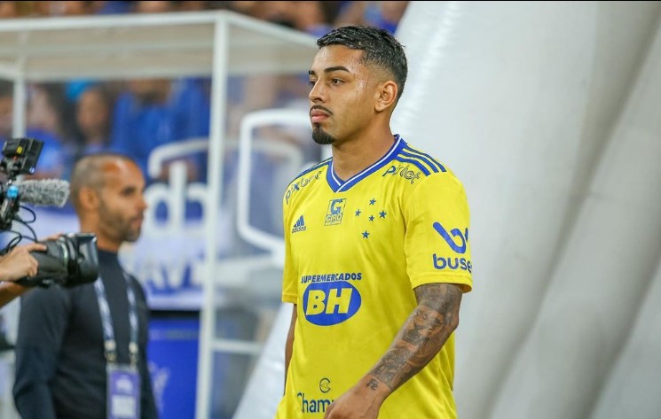 Corinthians anuncia contratação de Matheus Bidu e venda de Lucas Piton ao Vasco