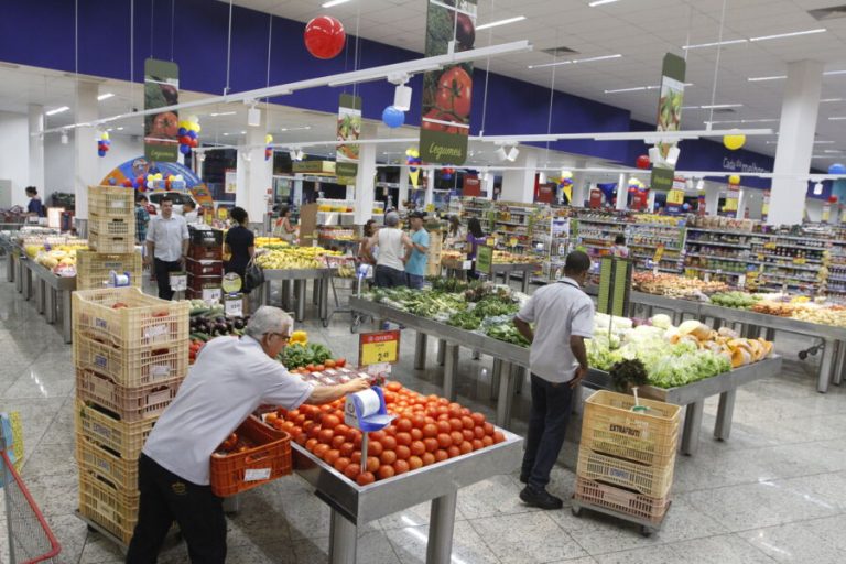 Veja como fica o funcionamento dos supermercados no ES no final do ano