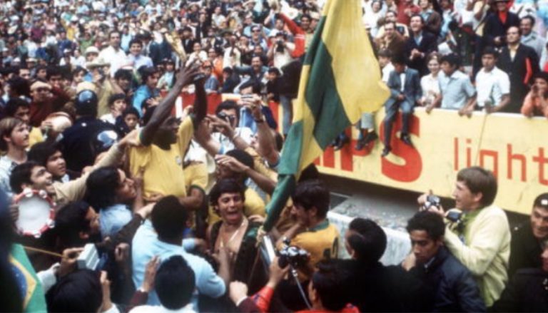 Pelé foi de estrela a deus do futebol na Copa de 1970