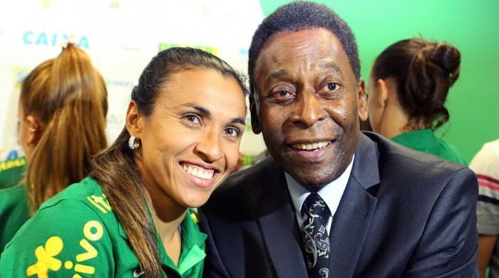 Marta se emociona em despedida a Pelé: “Ensinou com a arte e maestria”