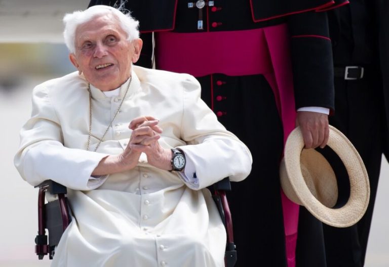 Papa emérito Bento XVI tem condição de saúde estável, diz Vaticano