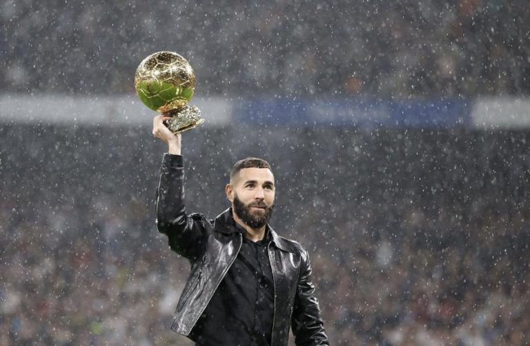 Benzema joga amistoso no Real e ganha liberação para ir à final da Copa