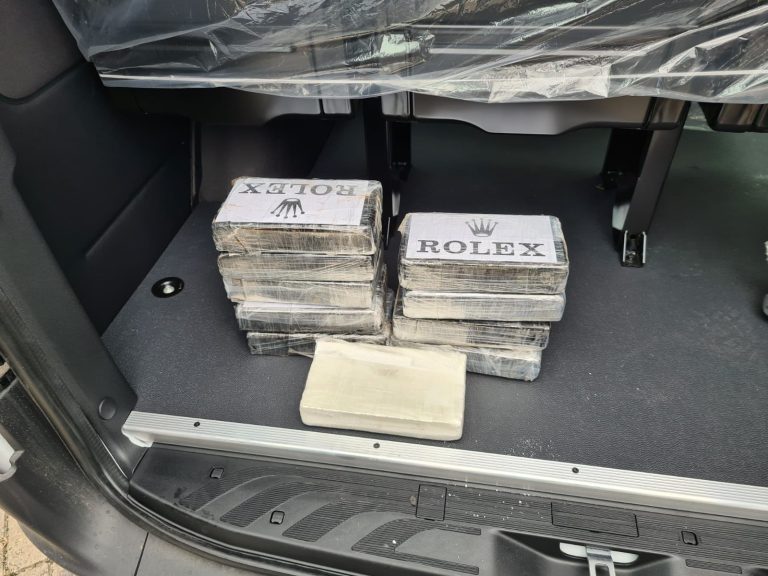 Van do pó: veículo veio para o ES da Argentina com carga de cocaína
