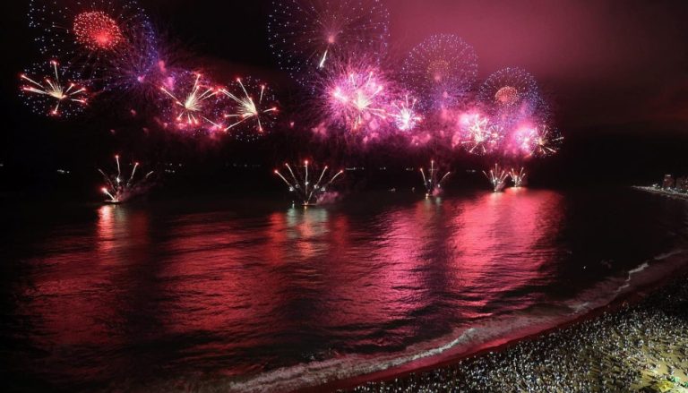 Ano Novo: veja como foi a celebração em praias da Grande Vitória