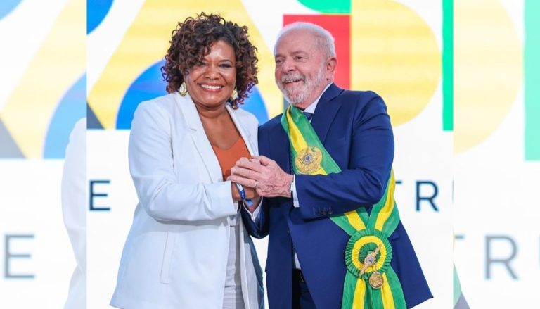 Margareth Menezes toma posse como ministra da Cultura