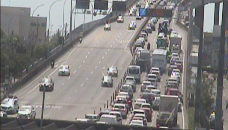 Acidente com cinco veículos dificulta trânsito na Terceira Ponte