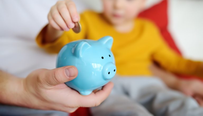 Comportamento financeiro: exemplo infantil para os adultos