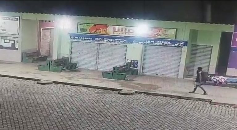 Suspeitos são presos após assaltar idoso que esperava ônibus em rodoviária no ES