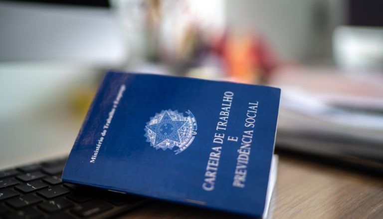 Novo governo vai mudar leis trabalhistas e aposentadoria