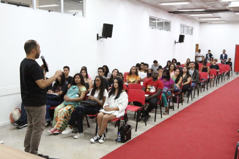 Escolas preparam turmas especiais para o Enem