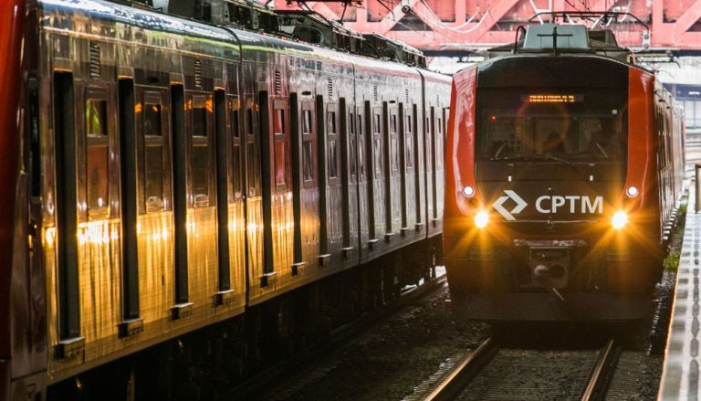 Passageiro morre perfurado com canivete em estação de trem