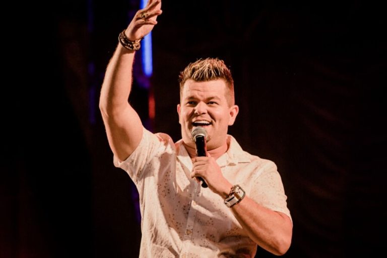 Arena de verão com 24 shows de graça