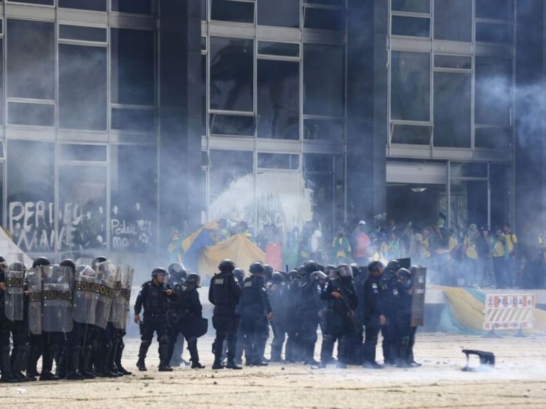 Veja fotos da invasão ao Palácio do Planalto, STF e Congresso Nacional