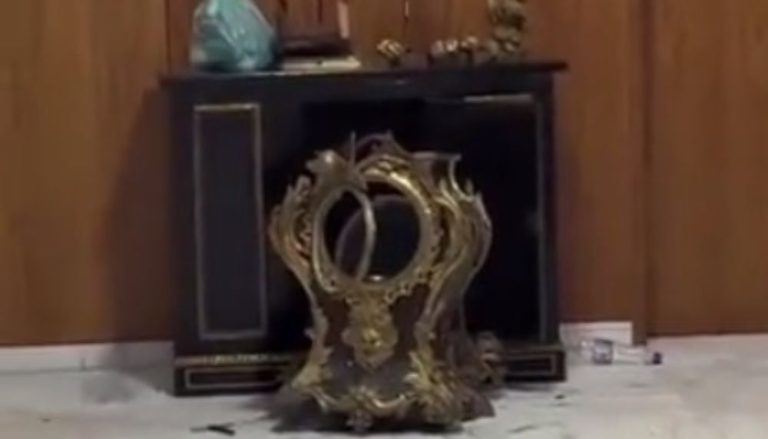 Veja relógio de dom João VI destruído por vândalos no Congresso