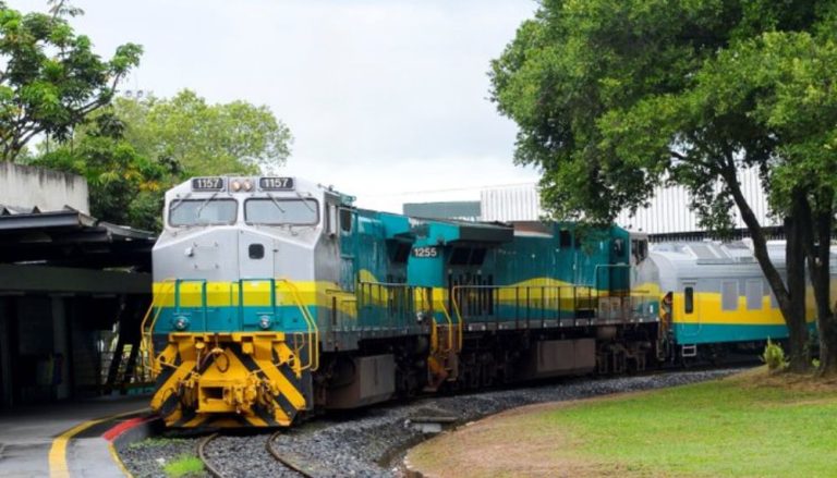 Trem de passageiros volta a ser suspenso entre Minas Gerais e ES