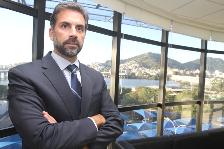 Eugênio Ricas continua à frente da Polícia Federal no ES