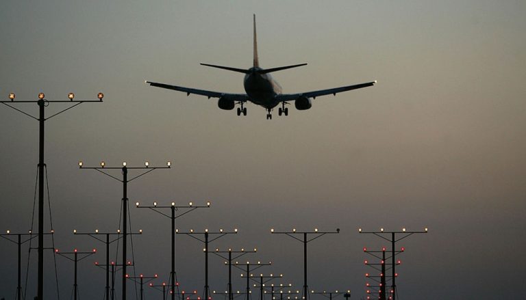 EUA interrompem voos no país após falha em sistema de aviação