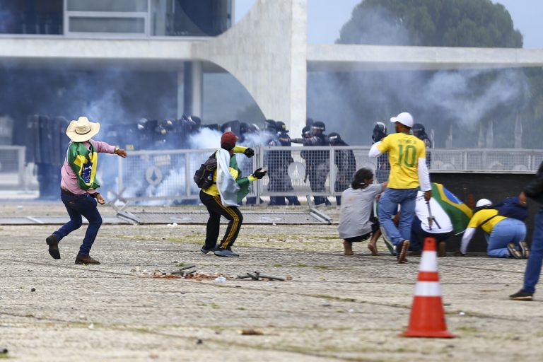 PF termina depoimentos e 1.159 ficarão presos após ataques em Brasília