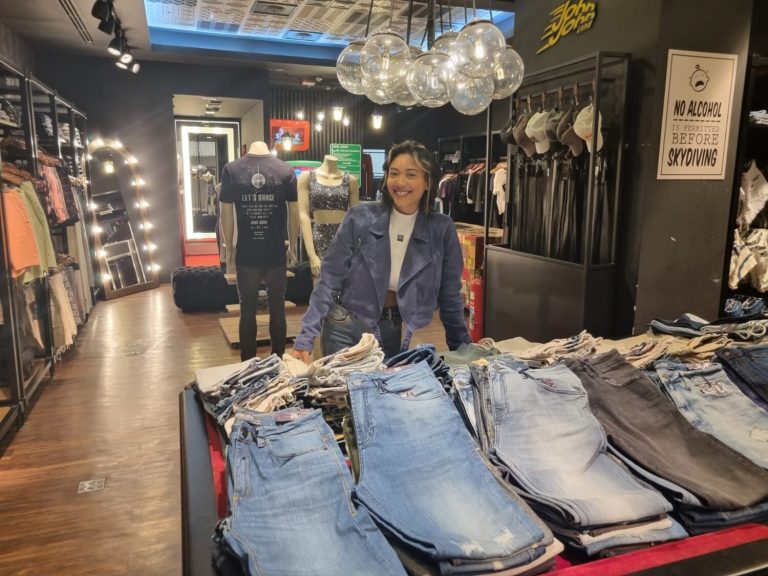 Lojas fazem Black Friday de verão com até 70% de desconto neste sábado