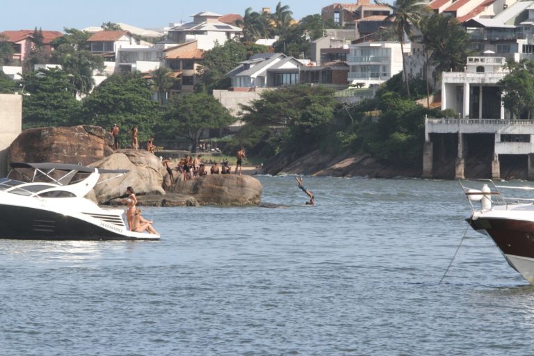 Cuidado com mergulho em águas rasas