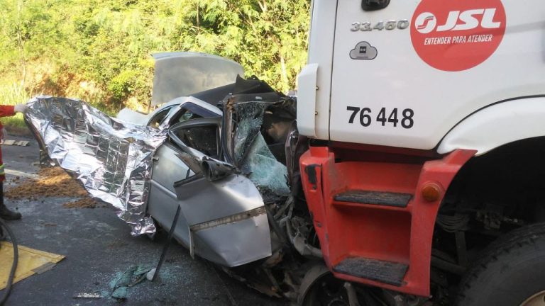 Prefeitura doou jazigos para enterro de família morta em acidente no ES