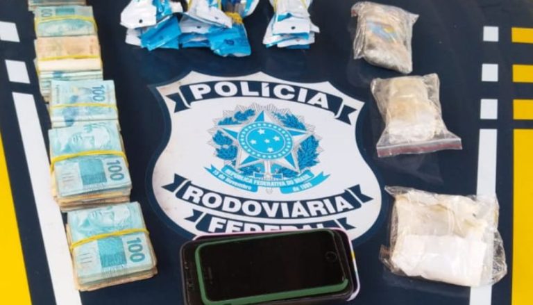 Casal é preso com drogas, cigarros eletrônicos e dinheiro na BR-101