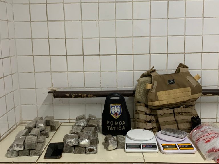 Polícia apreende mais de 300 pinos de cocaína em operações na Serra