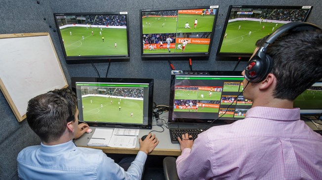 Decisões do VAR no Mundial serão explicadas à torcida por microfone do árbitro
