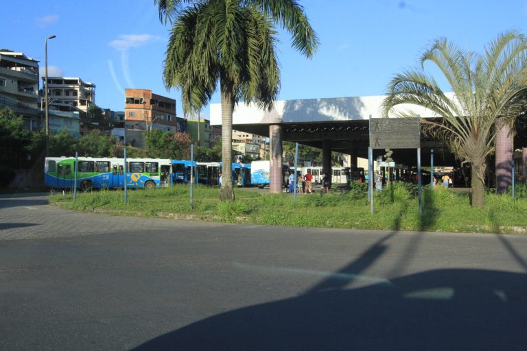 Homem é preso após agredir motorista do Transcol e quebrar ônibus no ES