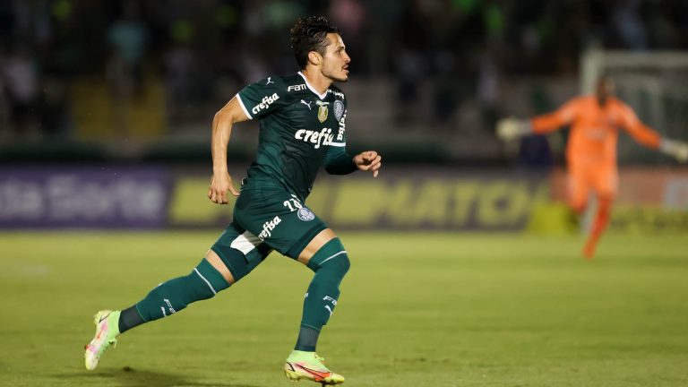 Golaço de Raphael Veiga garante primeira vitória do Palmeiras no Paulistão