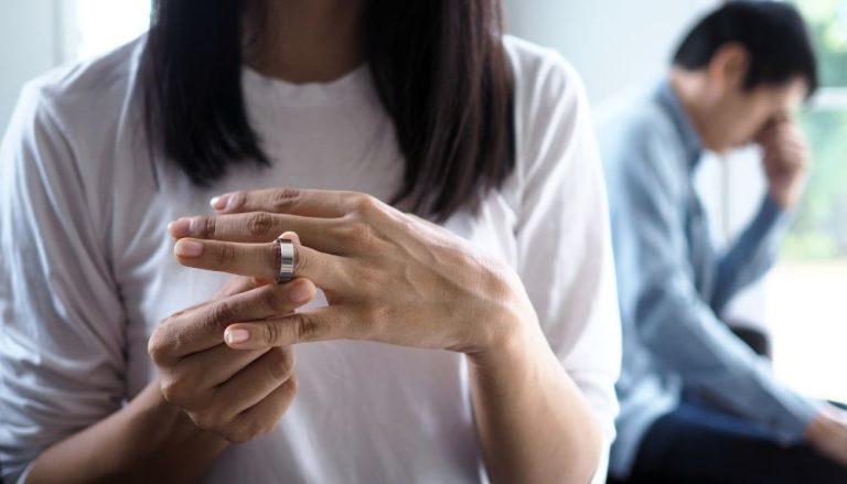 Mulheres descobrem traição e desistem de união às vésperas de casamentos